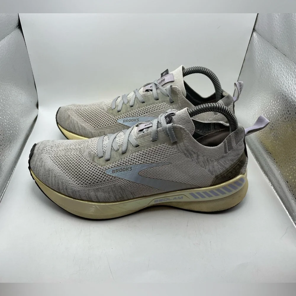 Brooks Bedlam 3 womens gray sneakers size 9